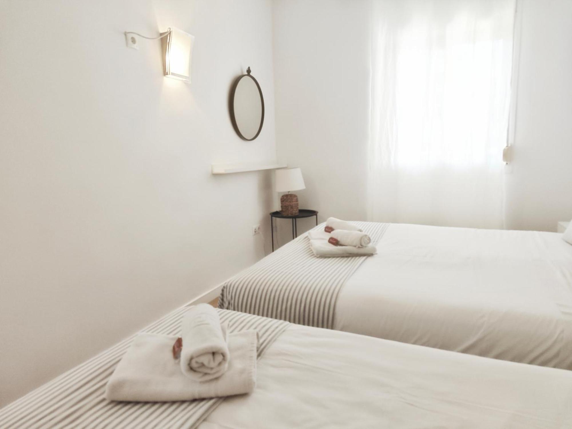 Casa Oasis Benalbeach เบนัลมาเดนา ภายนอก รูปภาพ