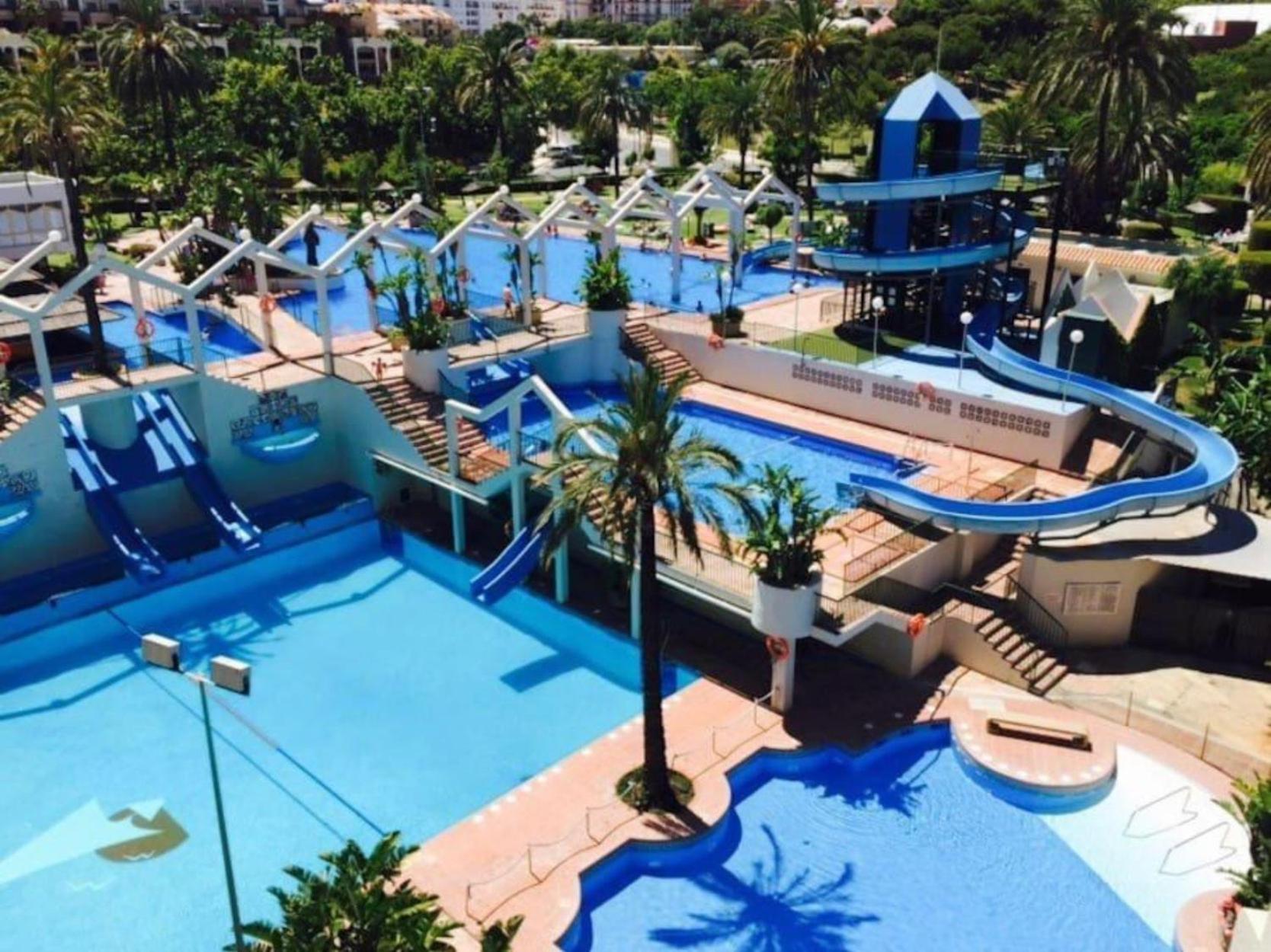 Casa Oasis Benalbeach เบนัลมาเดนา ภายนอก รูปภาพ